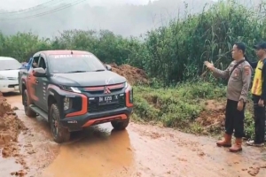 Longsor Tutupi Jalan Lintas Kerinci–Bangko, Dapat Diatasi  Polda Jambi dan Dihimbau Masyarakat Waspada Longsor Susulan