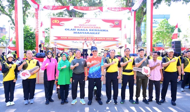 Polda Jambi Olahraga Bersama Masyarakat  Sambut HUT Bhayangkara Ke-79