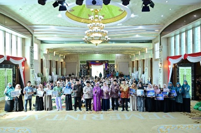 Sambut Hari Raya Idul Fitri, Pemkot, Baznas Kota Jambi Dan TP PKK Berikan Ratusan Paket Bantuan Sosial 