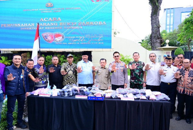 Polda Jambi Musnahkan 20 Kilogram Sabu, 20 Ribu Butir Ekstasi dan Ribuan Cartridge Etomidate, Wujud Nyata Perang Melawan Narkoba